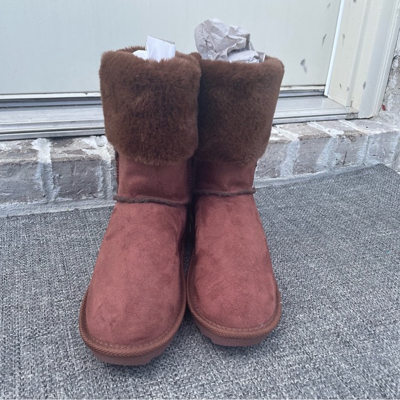 NYC ugg boots never been worn size9 - Picture 1 of 7